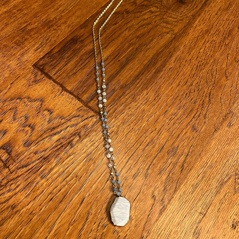Elegant Gold and Blue Pendant Necklace